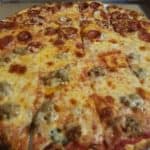 una grande pizza
