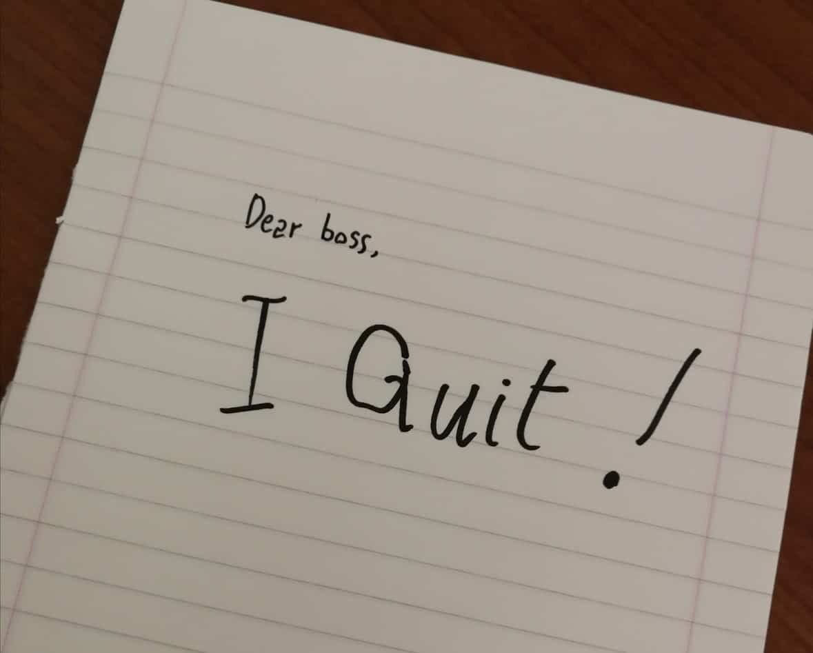 scritta a pennarello "dear boss I quit!"
