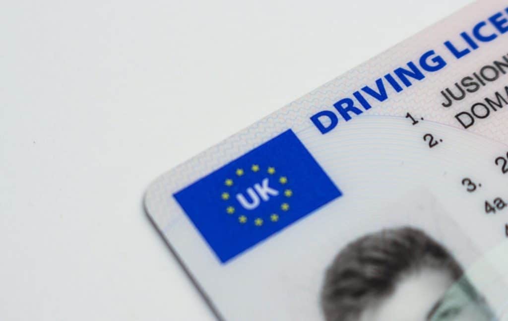 angolo superiore sinistro di patente europea UK