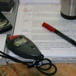 copione, cronometro, telefono, pennarello