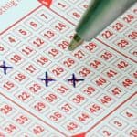 schedina lotto con tre numeri selezionati