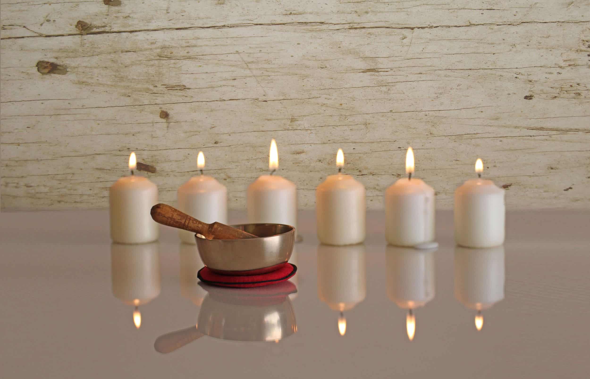 candele e campana tibetana