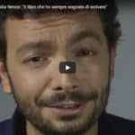 fermo immagine video di presentazione - la faccia dell'autore