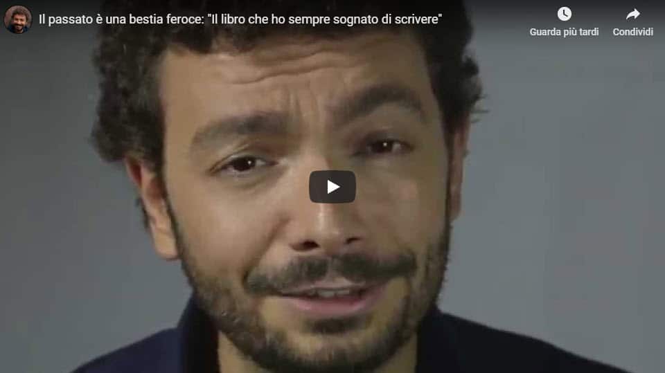 fermo immagine video di presentazione - la faccia dell'autore